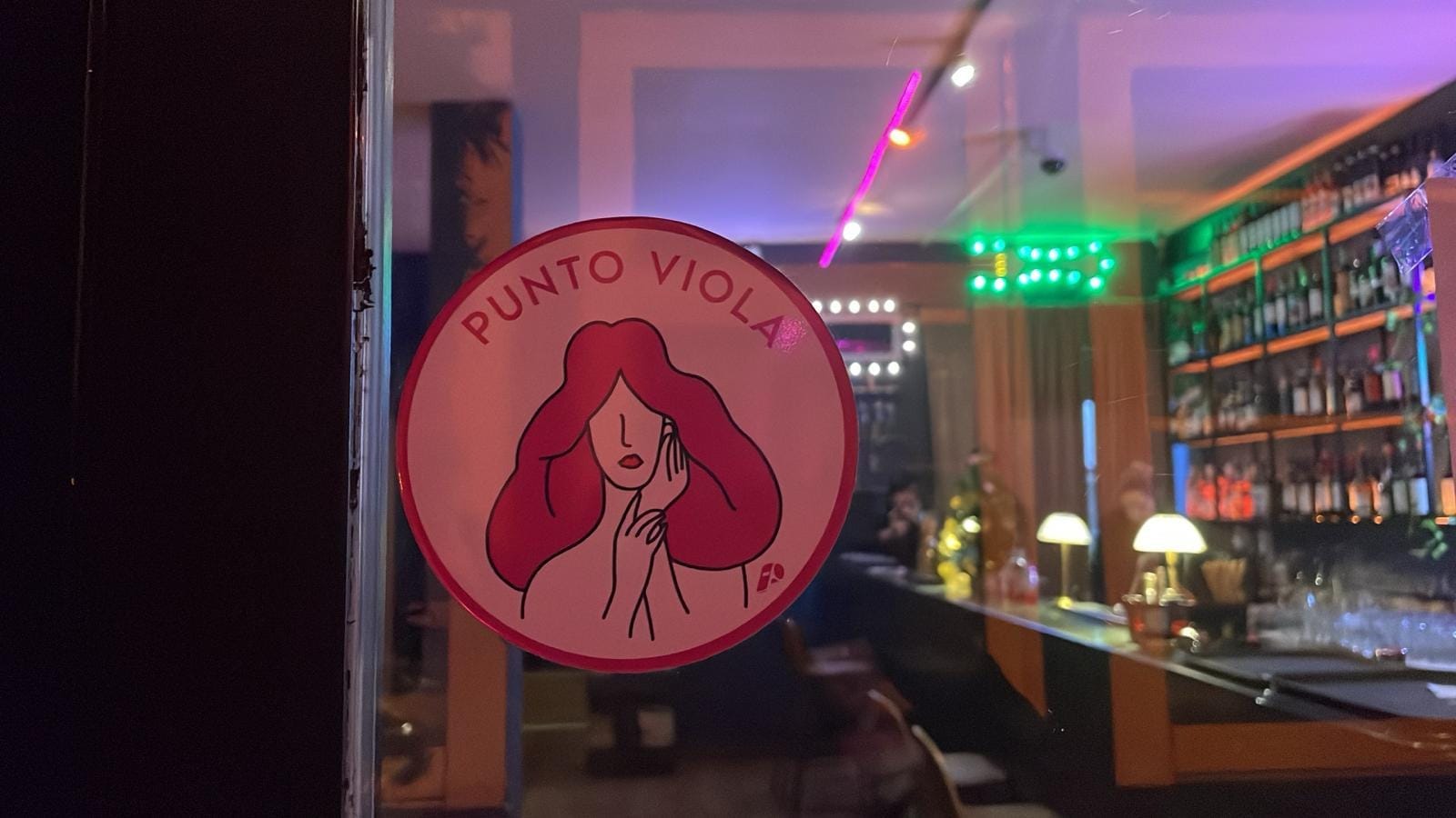 Punto Viola Sticker on a bar window