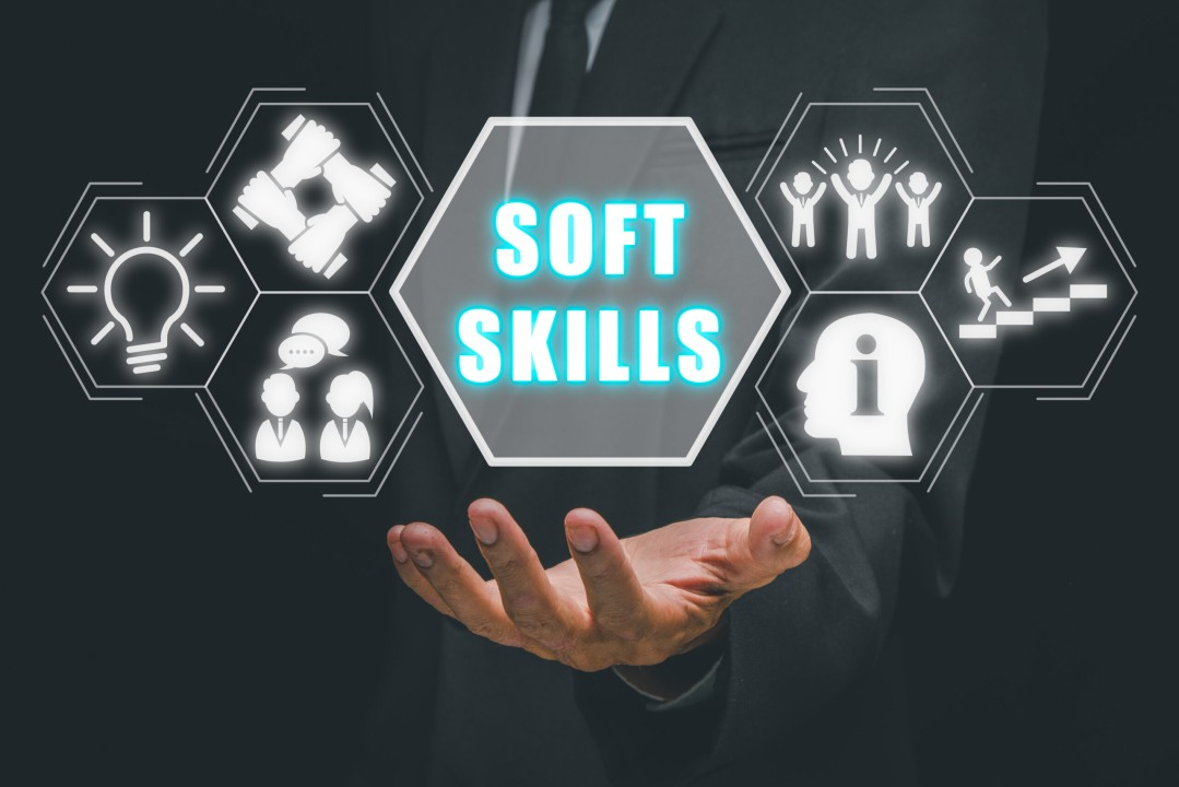 Immagine grafica sull'importanza delle soft skill: capacità di lavorare in team, gestione dello stress, flessibilità ecc.