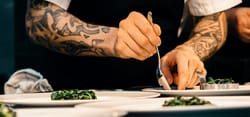 Sous chef: il braccio destro del capo cucina - Cosa fa e come avanzare nella carriera